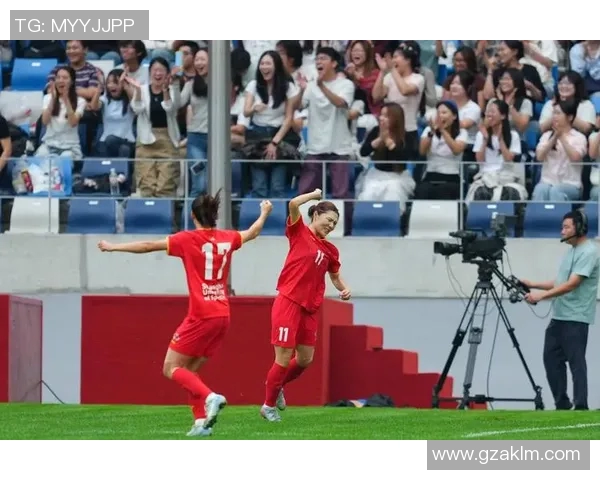 男足球星亲临女足世界杯现场 见证女子足球崛起与精彩对决