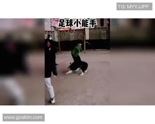 当足球球星遇上搞笑表演全场爆笑不断笑声盖过欢呼声