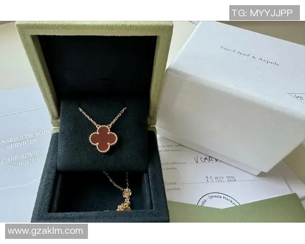 男足球星戴梵克雅宝是谁?探索他的球场表现与奢侈品品牌合作背后的故事 男足球星戴梵克雅宝是谁?探索他的球场表现与奢侈品品牌合作背后的故事