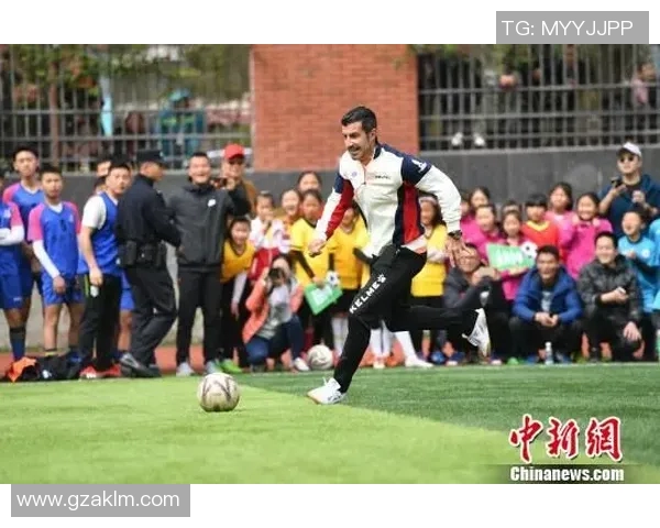 足球球星走进校园陪伴儿童共享绿茵梦想时光 足球球星走进校园陪伴儿童共享绿茵梦想时光